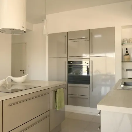 Сasa de vacaciones Les Reflets Du Architect-designed House Swimming Pool View *