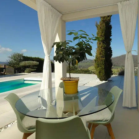 Сasa de vacaciones Les Reflets Du Architect-designed House Swimming Pool View Billieu